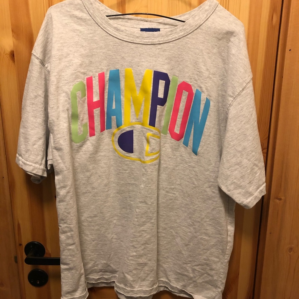 Champion T Shirt medium.